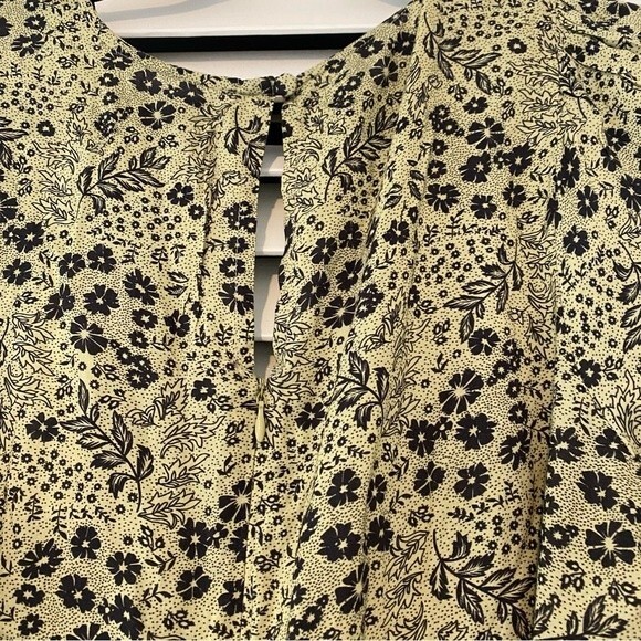 NEW Urban Outfitters size medium Ditzy Floral Print Tie Back Puff Sleeve Romper - Picture 12 of 14